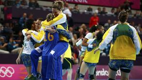Brasil sofre para vencer Montenegro