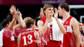 Rússia vence China por 73-54