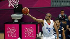 França surpreende Argentina