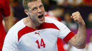 Michael Knudsen "arruma" Espanha nos segundos finais