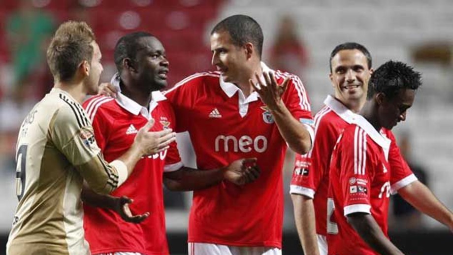 BENFICA-FIGO E RESTO DO MUNDO, 5-1 - Benfica - Jornal Record