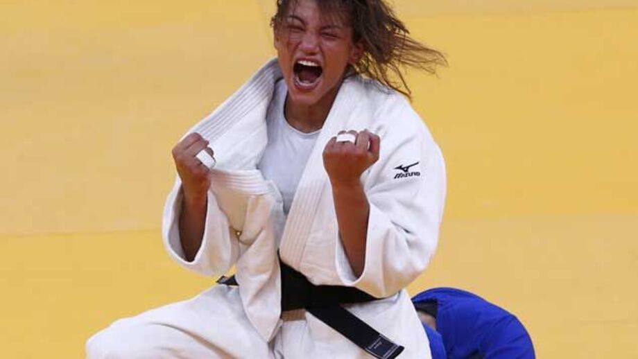 Sarah Menezes dá primeira medalha de ouro ao Brasil