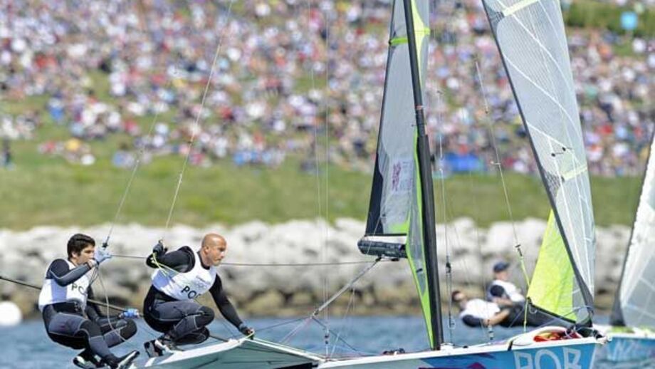 Dupla portuguesa mantém 4.º posto em 49er