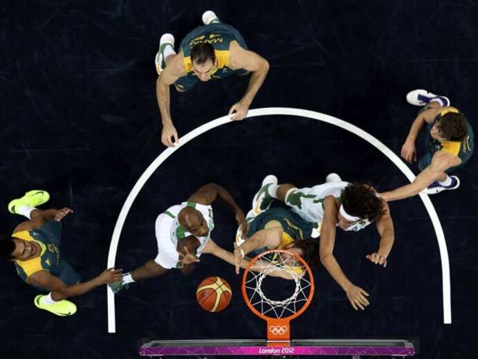 Brasil vence Austrália (75-71)