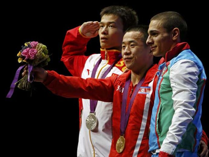 Norte-coreano Om Yun-Chol campeão em 56 kg