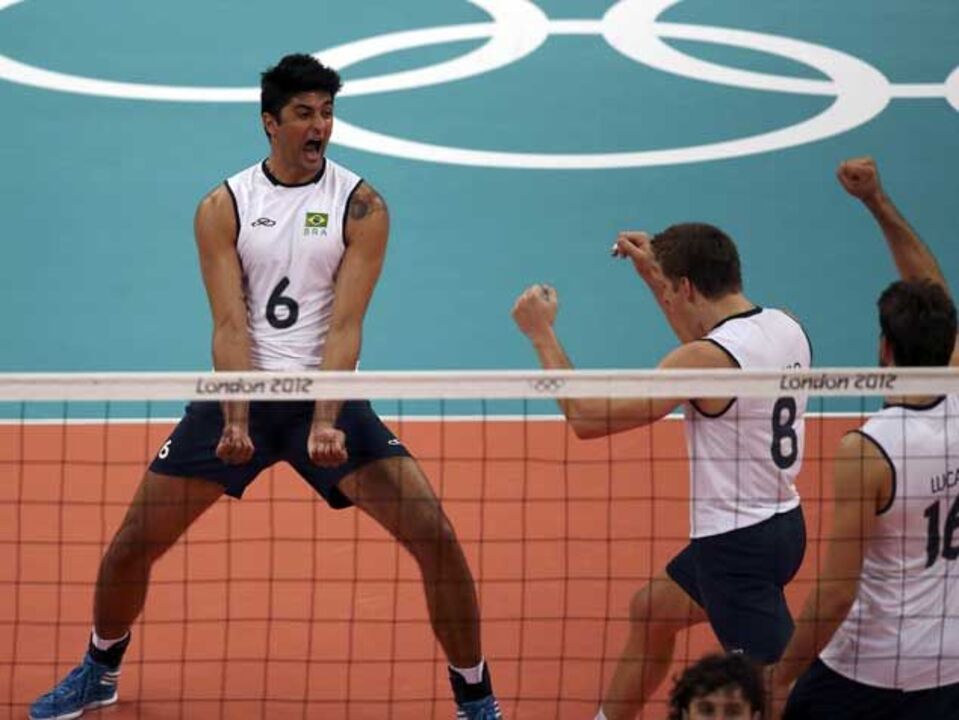 Brasil arrasa Rússia