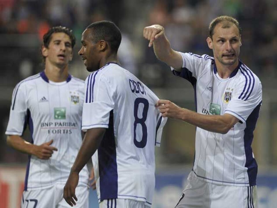 Anderlecht goleia Ekranas por 5-0
