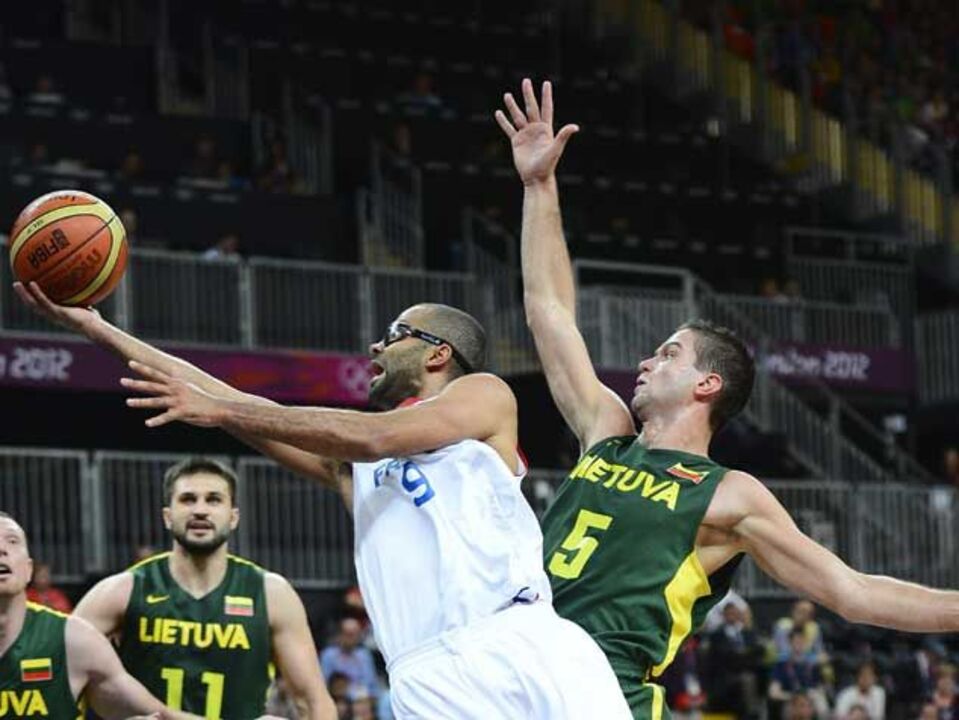 Tony Parker lidera França no triunfo face à Lituânia