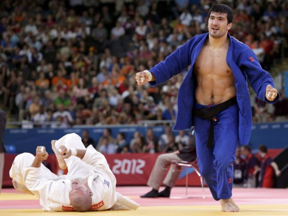 Russo Khaibulaev campeão dos -100kg para delírio de Putin
