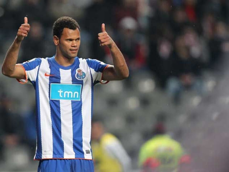 AC Milan aproxima-se de Rolando