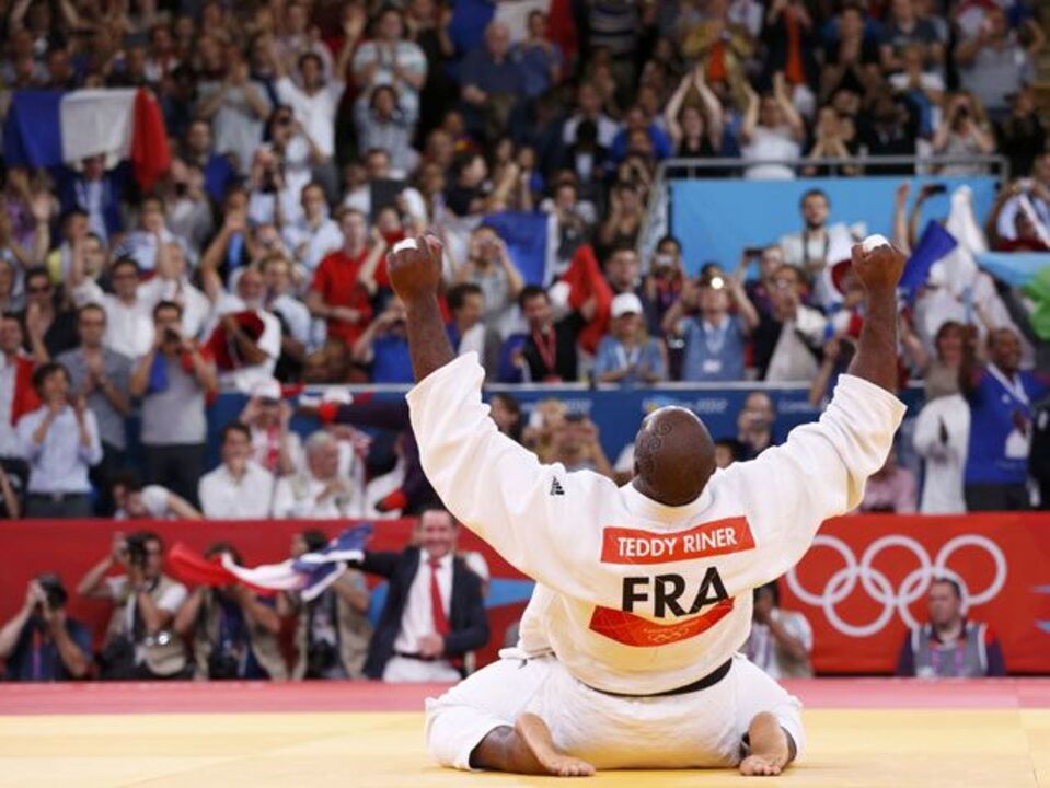Pentacampeão mundial Teddy Riner conquista ouro em +100kg