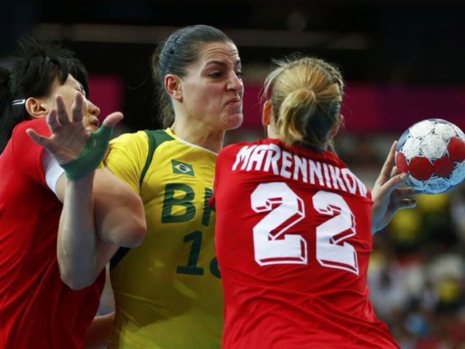 Rússia vence Brasil e assume liderança