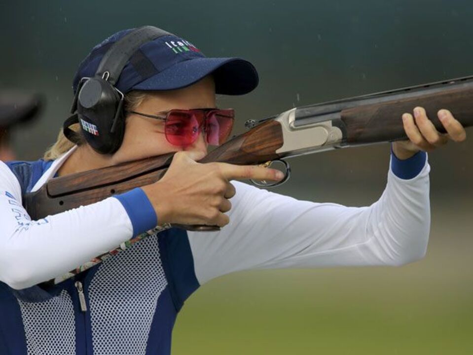 Jessica Rossi conquista ouro no fosso com recorde mundial 