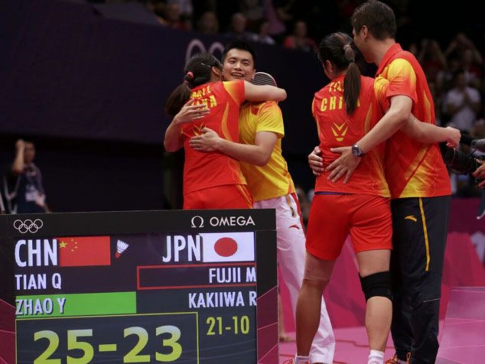 Tian Qing e Zhao Ynlei conquistam medalha de ouro em pares femininos