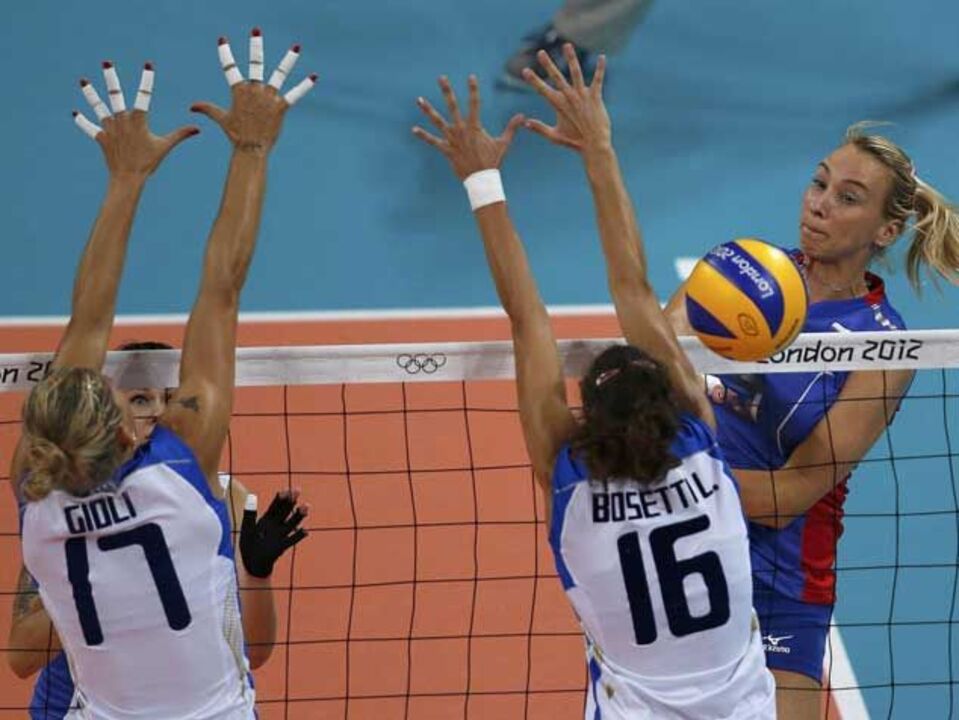 Rússia bate Itália e vence Grupo A