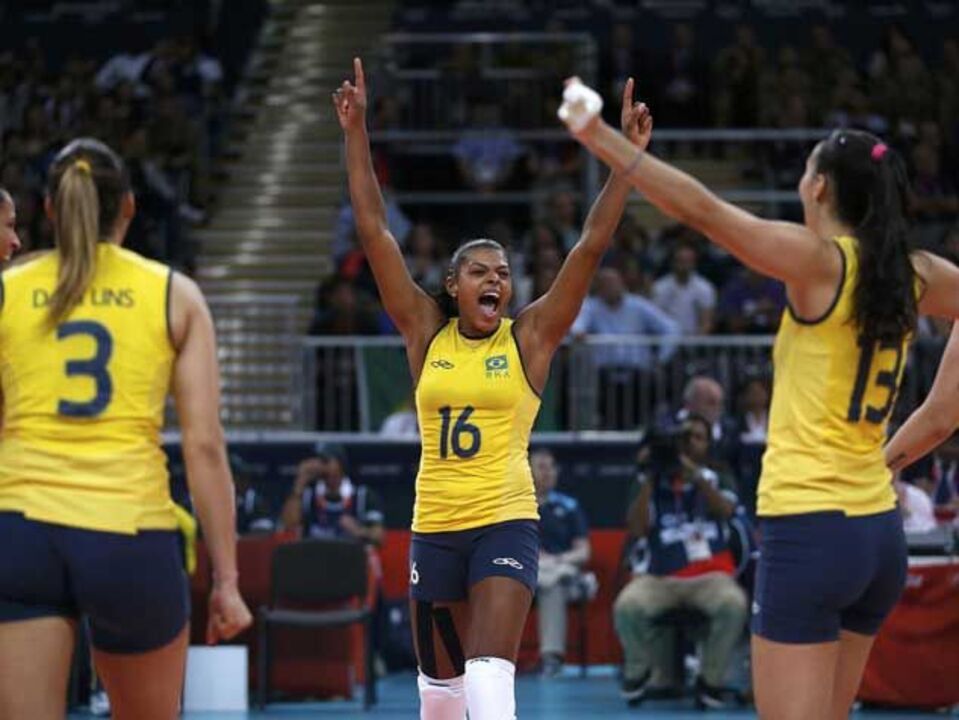 Brasil vence Sérvia e garante apuramento