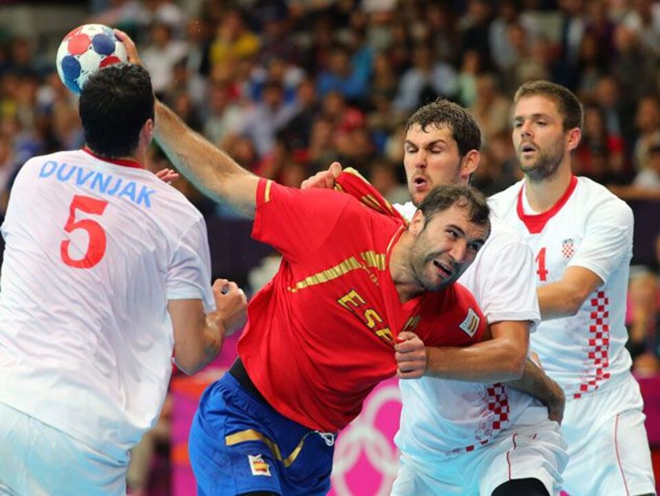 Líder Croácia bate Espanha