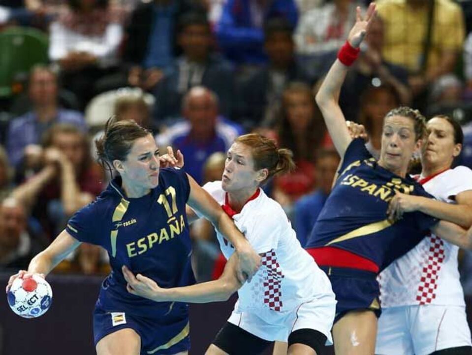 Espanholas deixam croatas pelo caminho