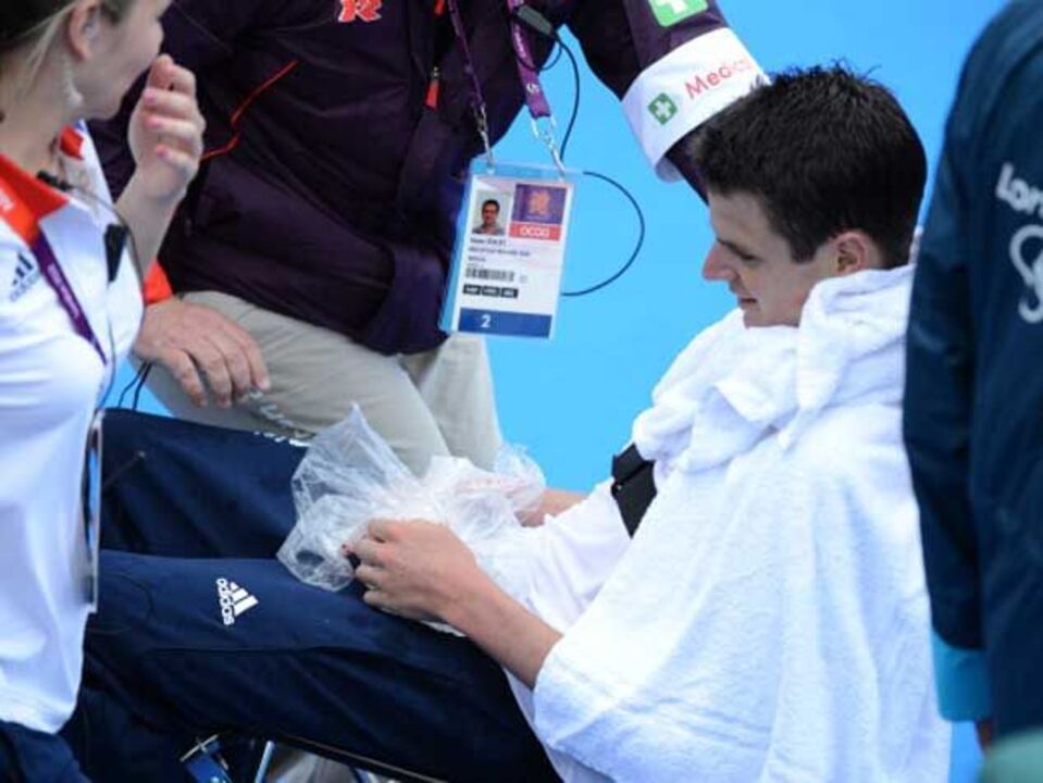 Desmaio de Brownlee atrasa entrega de medalhas