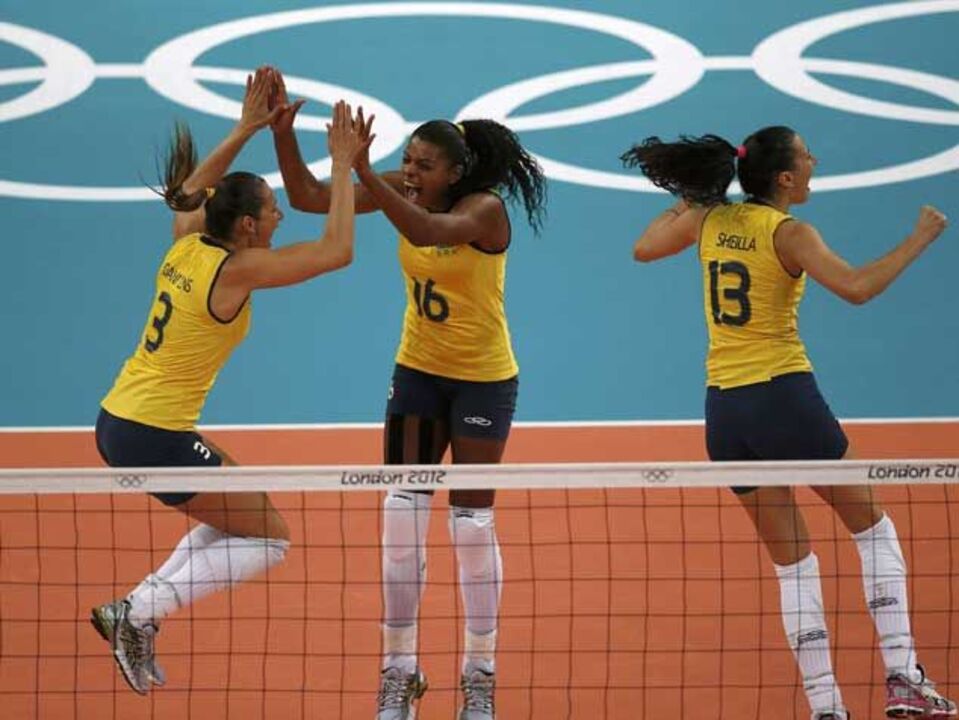 Brasileiras vencem Rússia a caminho das "meias"