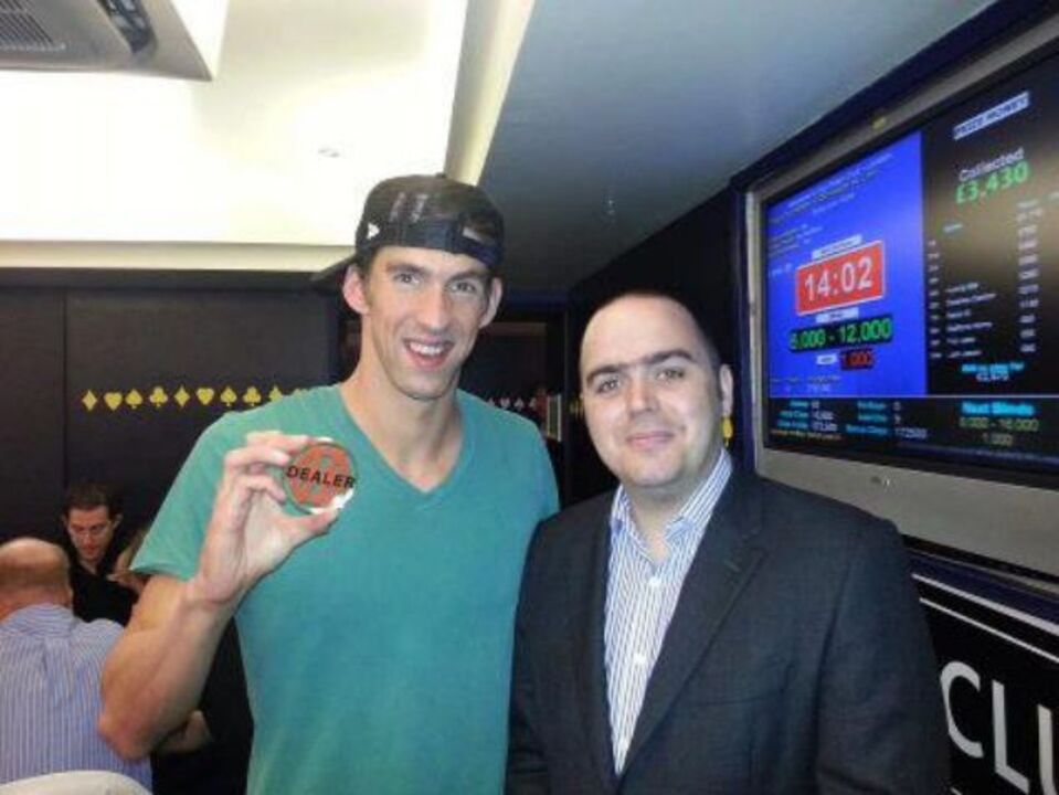 Michael Phelps dedica-se ao poker