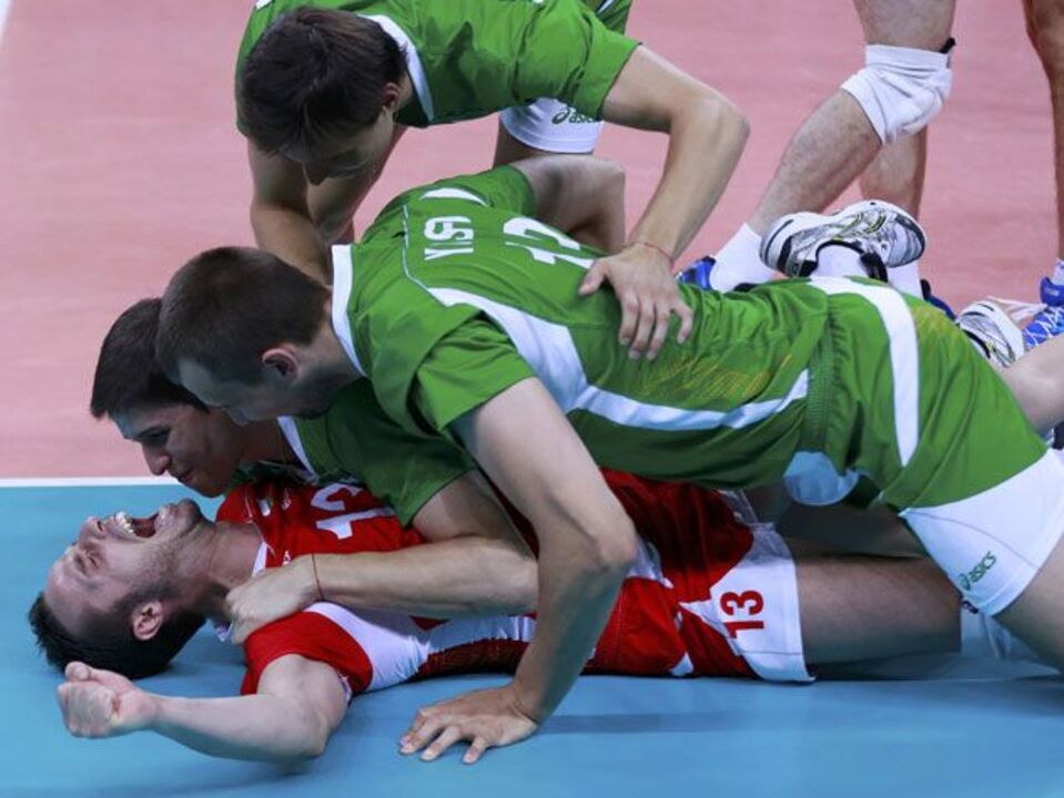 Bulgária e Rússia seguem em frente