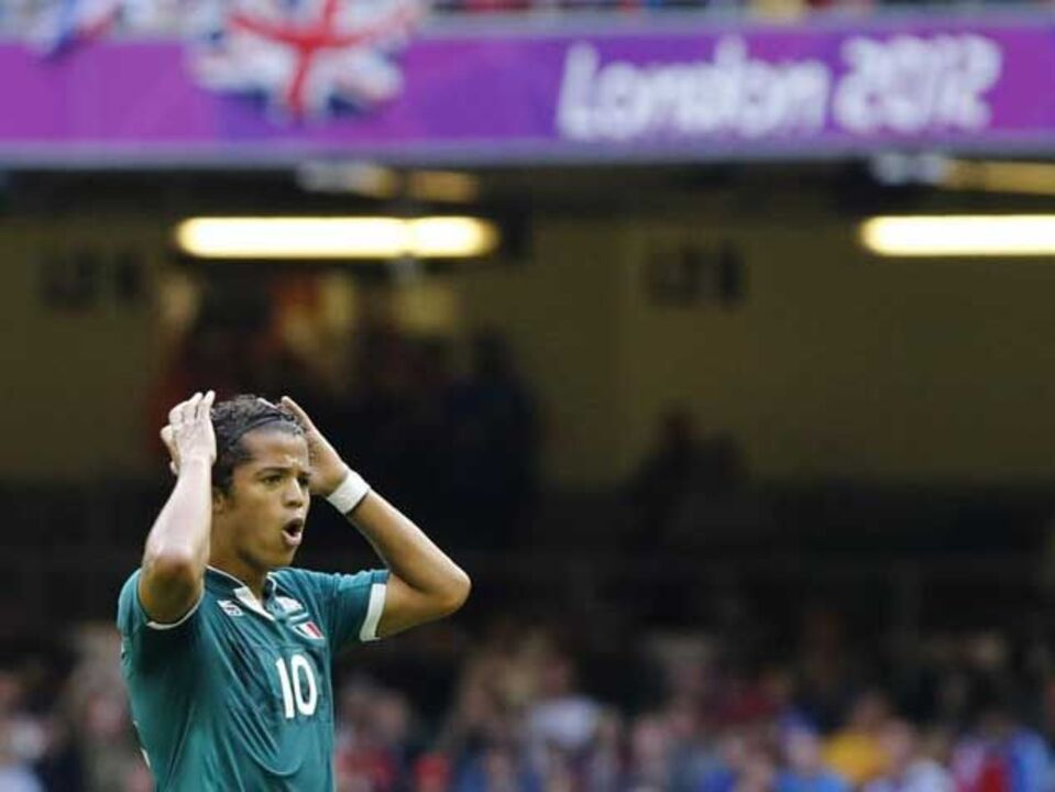 Giovani dos Santos falha final com o Brasil