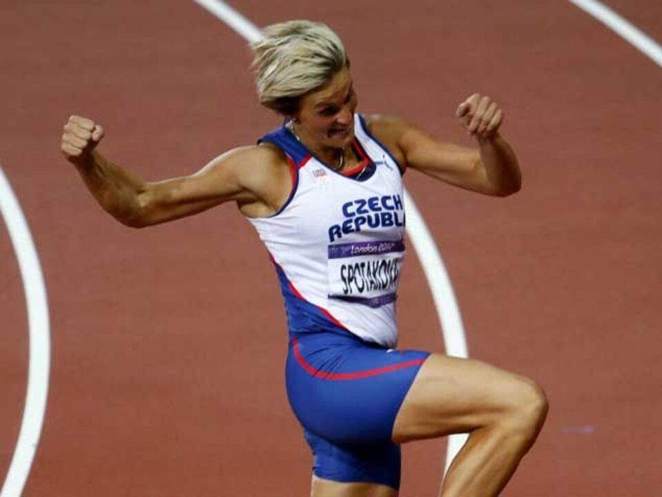Barbora Spotakova revalida título no lançamento do dardo 