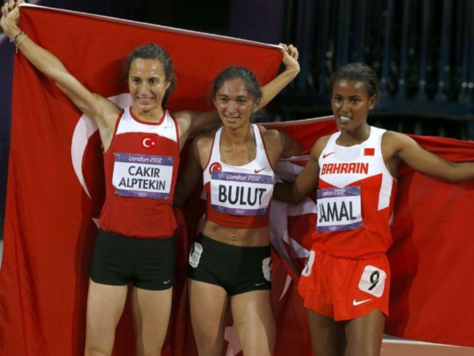 Turca Asli Cakir Alptekin conquista ouro nos 1.500 metros 