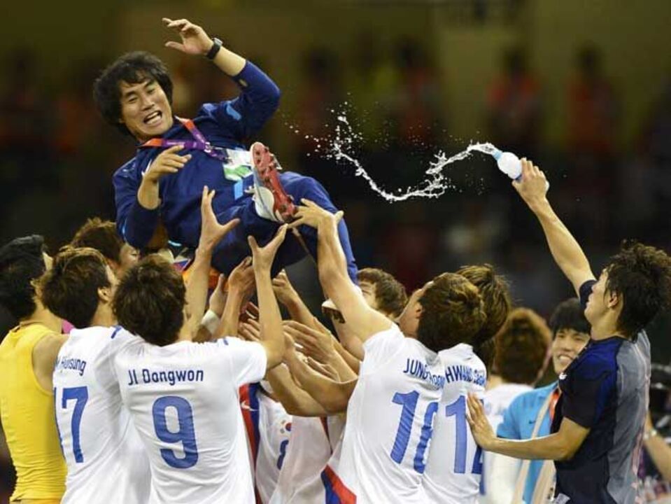 Jogadores sul-coreanos livram-se do serviço militar