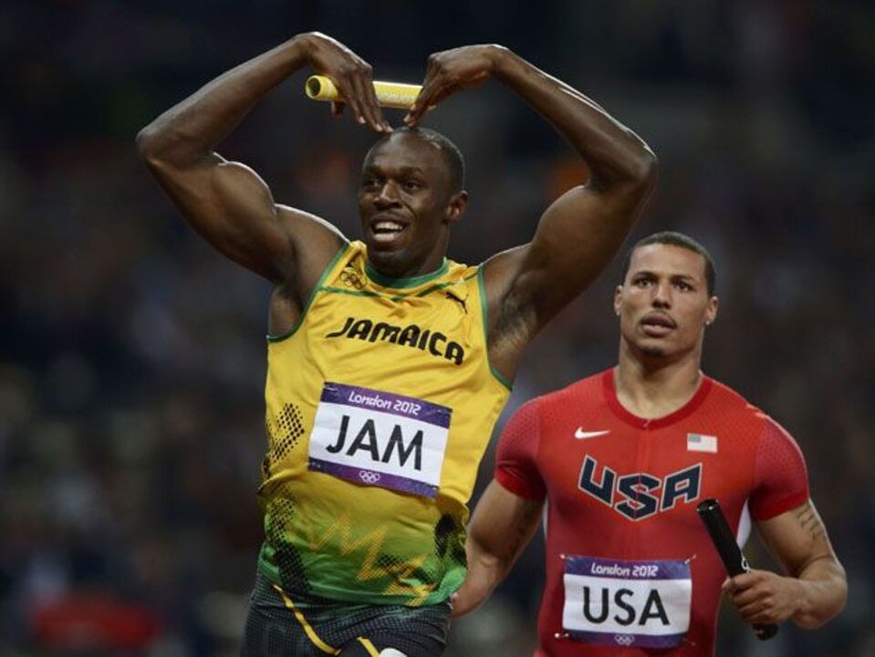 Bolt repete dose chinesa e volta a fazer história
