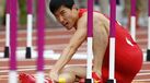 Liu Xiang sofre queda nos 110 metros barreiras