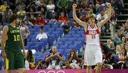 Enorme Kirilenko coloca Rússia nas "meias"