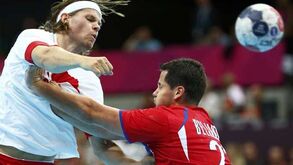 Dinamarca bate Sérvia por 26-25