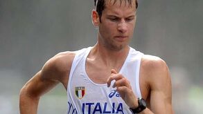 Campeão olímpico dos 50 km marcha excluído por doping