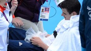 Desmaio de Brownlee atrasa entrega de medalhas