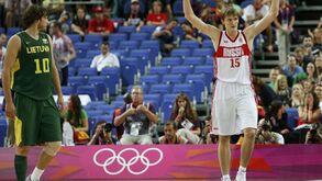 Enorme Kirilenko coloca Rússia nas 