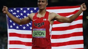 Ashton Eaton alcança ouro no decatlo