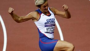 Barbora Spotakova revalida título no lançamento do dardo 