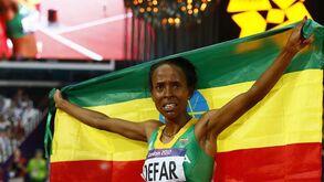 Meseret Defar conquista ouro nos 5.000 metros femininos