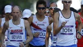 Kirdyapkin bate recorde olímpico nos 50 kms marcha