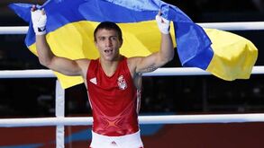 Lomachenko sagra-se campeão nos -60 kg