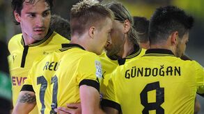 Campeão Dortmund entra a vencer na Bundesliga