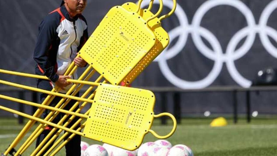 FIFA "iliba" selecionador feminino do Japão