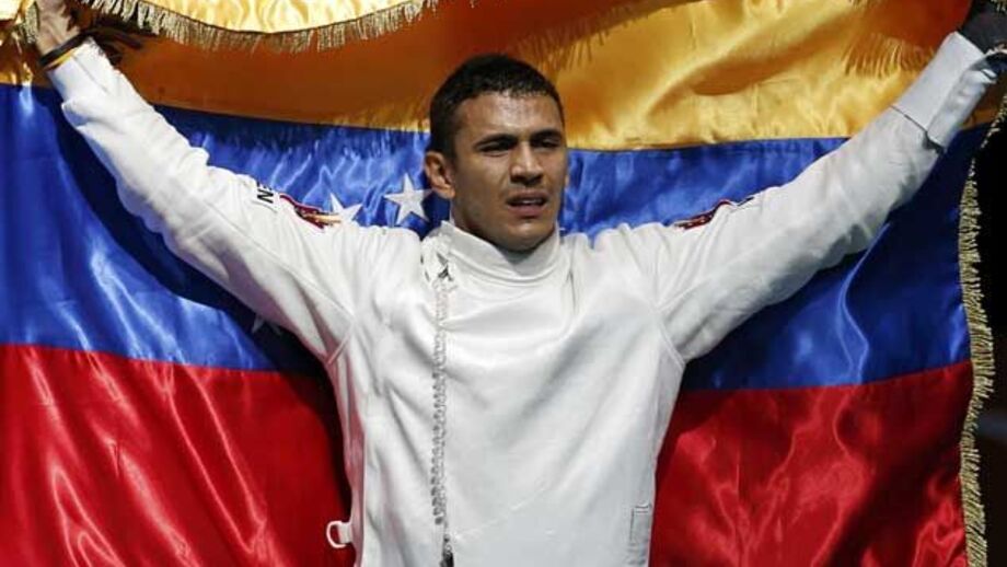 Venezuelano conquista ouro em espada individual