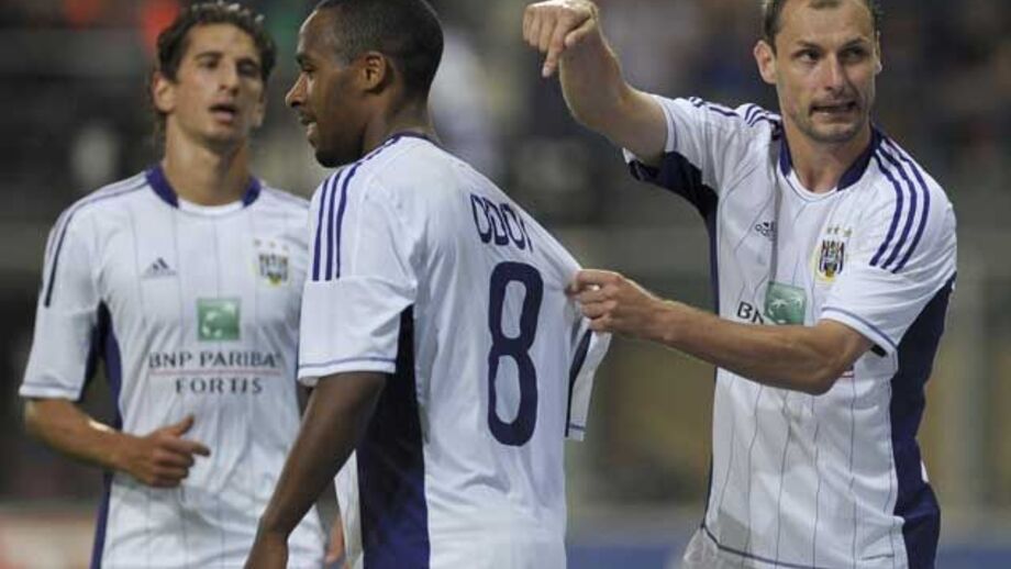 Anderlecht goleia Ekranas por 5-0