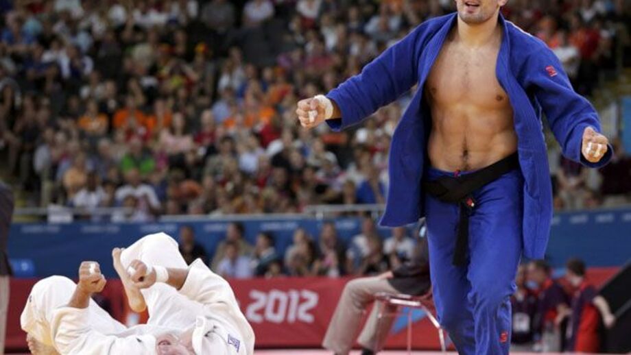 Russo Khaibulaev campeão dos -100kg para delírio de Putin