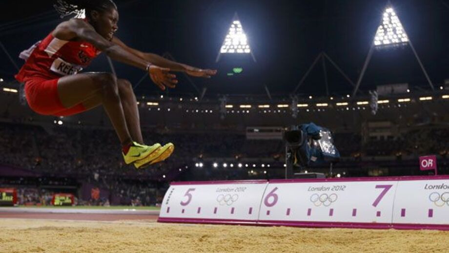 Ouro para Brittney Reese no salto em comprimento