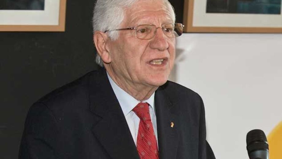 Vicente Moura acusa Mendelblatt de "oportunismo"