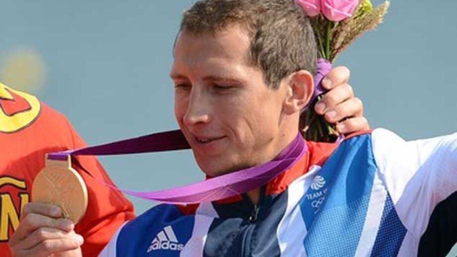 Ed McKeever ganha título no K1 200 metros